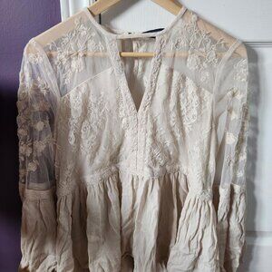 American Eagle beige lace blouse